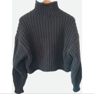 H&M chunky knit pullover sweater Women’s size Medium. 54% wool 46% acrylic.